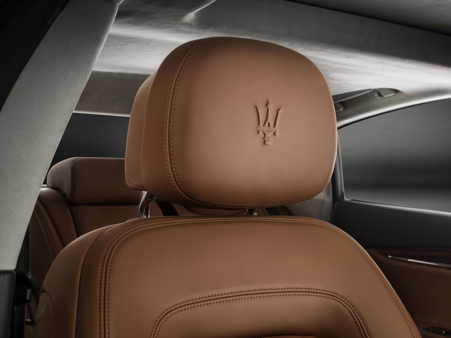 Детали интерьера Maserati Quattroporte S Q4 GranLusso (M156) 2017 года  (фото 54 из 62)